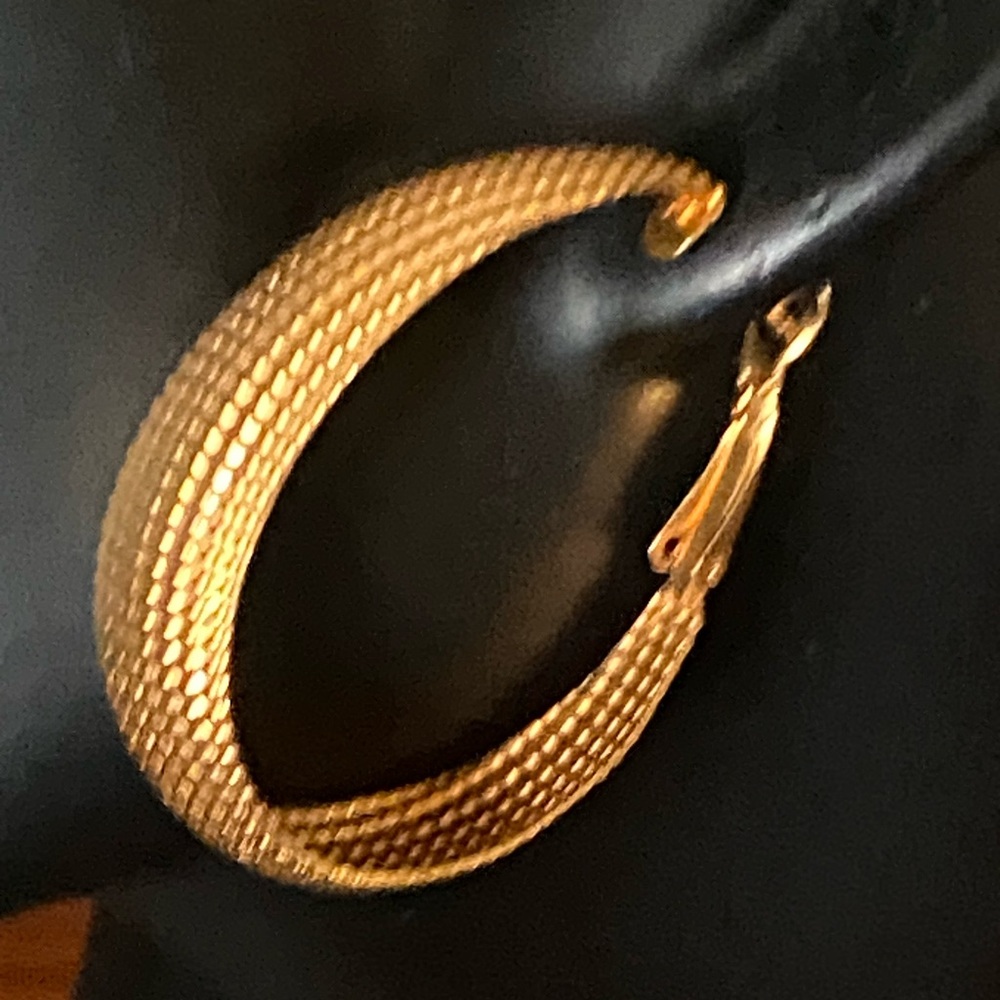 4 Gold tone pendant (MOM, ❤️, key, ❤️locket) necklaces. Bracelets & Earrings - Picture 10 of 13
